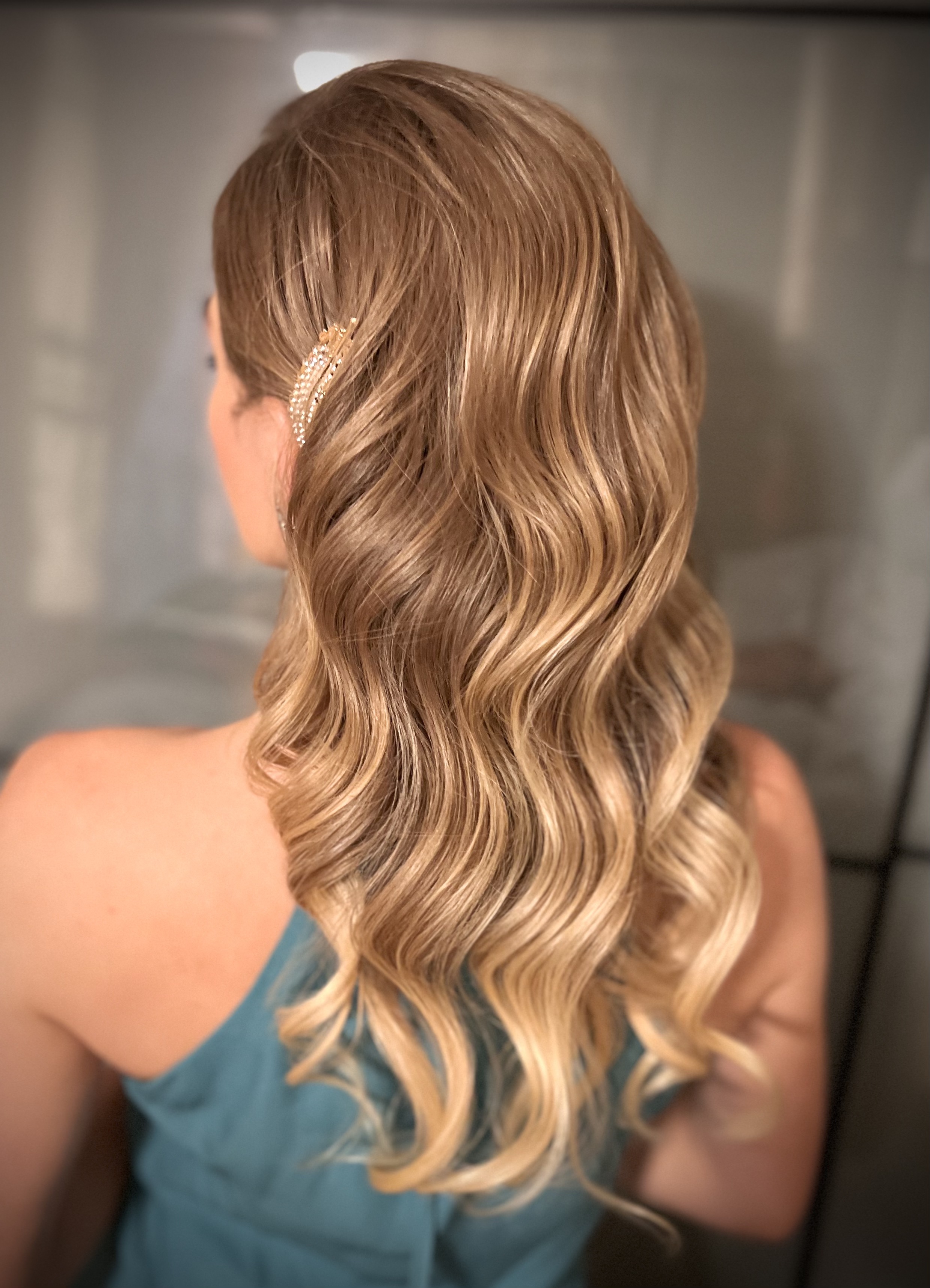 Hollywood-wave-curl-hairstyle